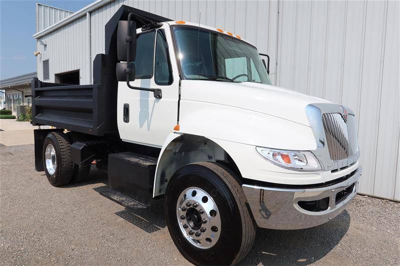 International 4300 aftermarket LH fend. exten. 2002-Up. #3566716C4.