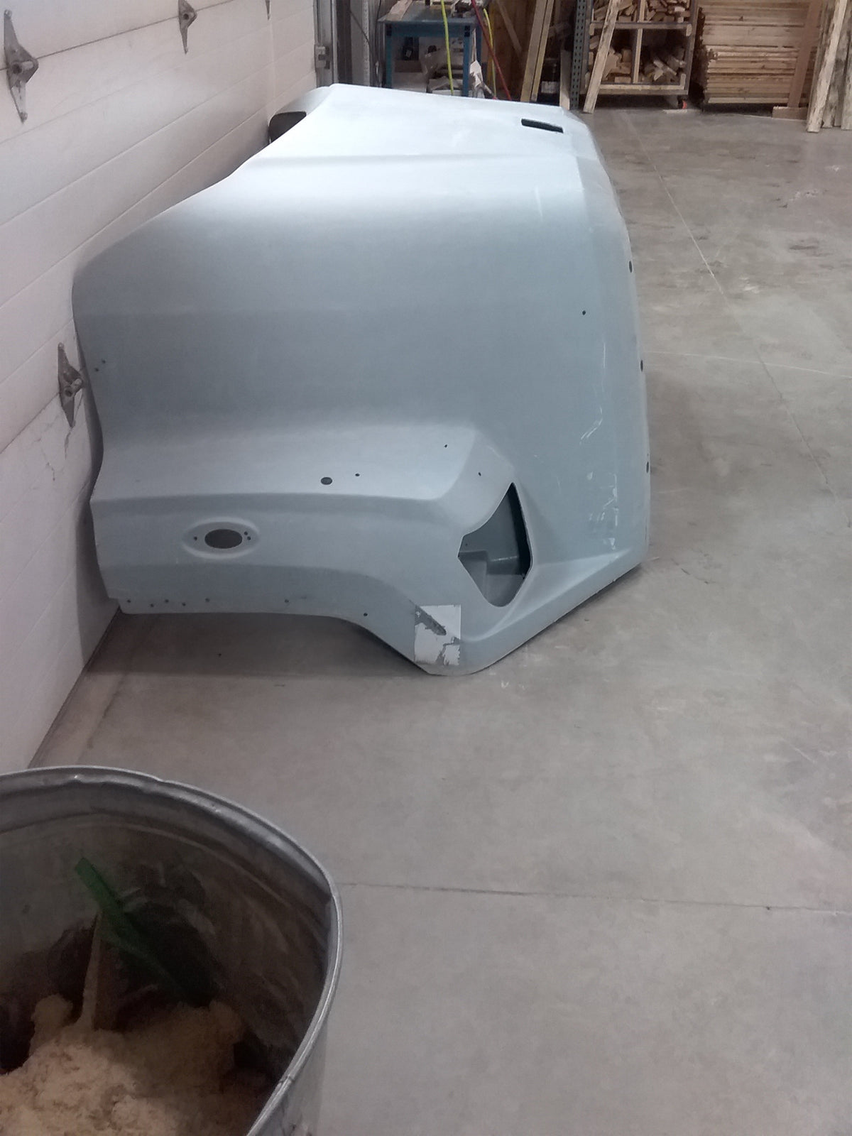 Freightliner 108SD SBA Hood, Pre-cleaner, Drilled Nose and Fender | Z17-20426-010