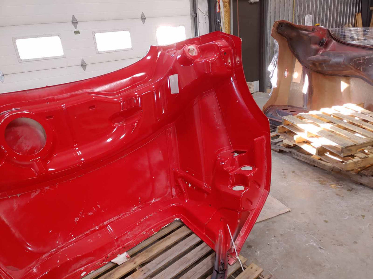 Freightliner Cascadia 126BBC Hood OEM Cosblem Hood U2208