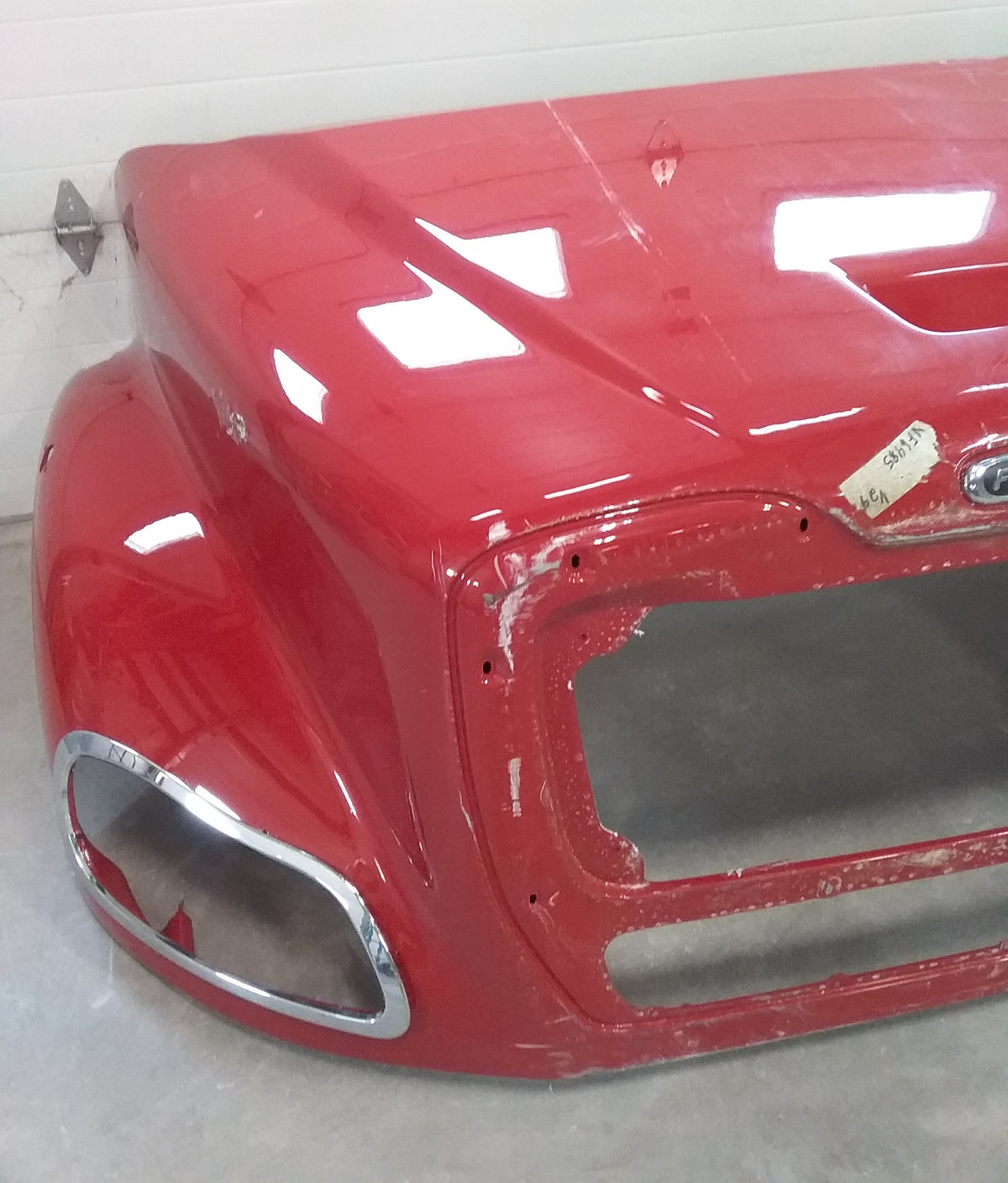 Freightliner M2 112 w/Drilled Fenders & Bezel Notches, U2611, A17-18200-034