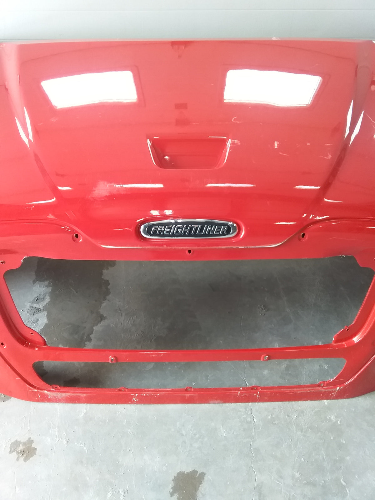 Freightliner M2 112 Hood, 2023-26, Fender Ext. Bezel Notches|OEM Takeoff| U2623 | A17-18280-034