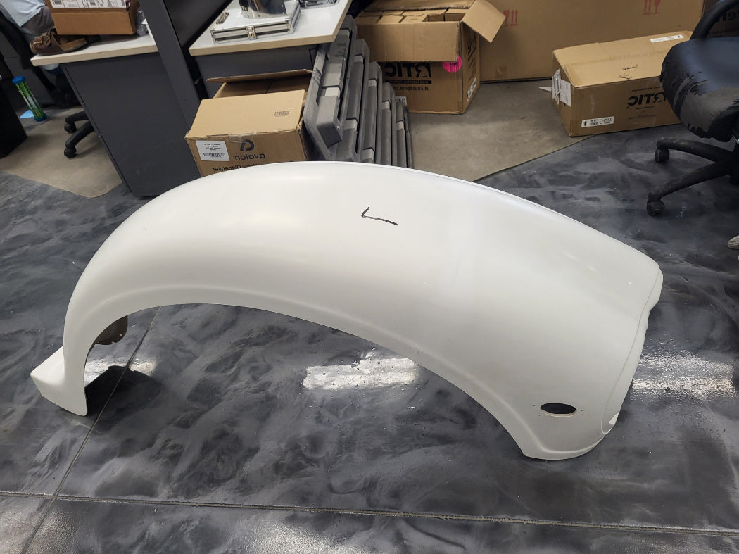 Freightliner Coronado SFA RH Fender