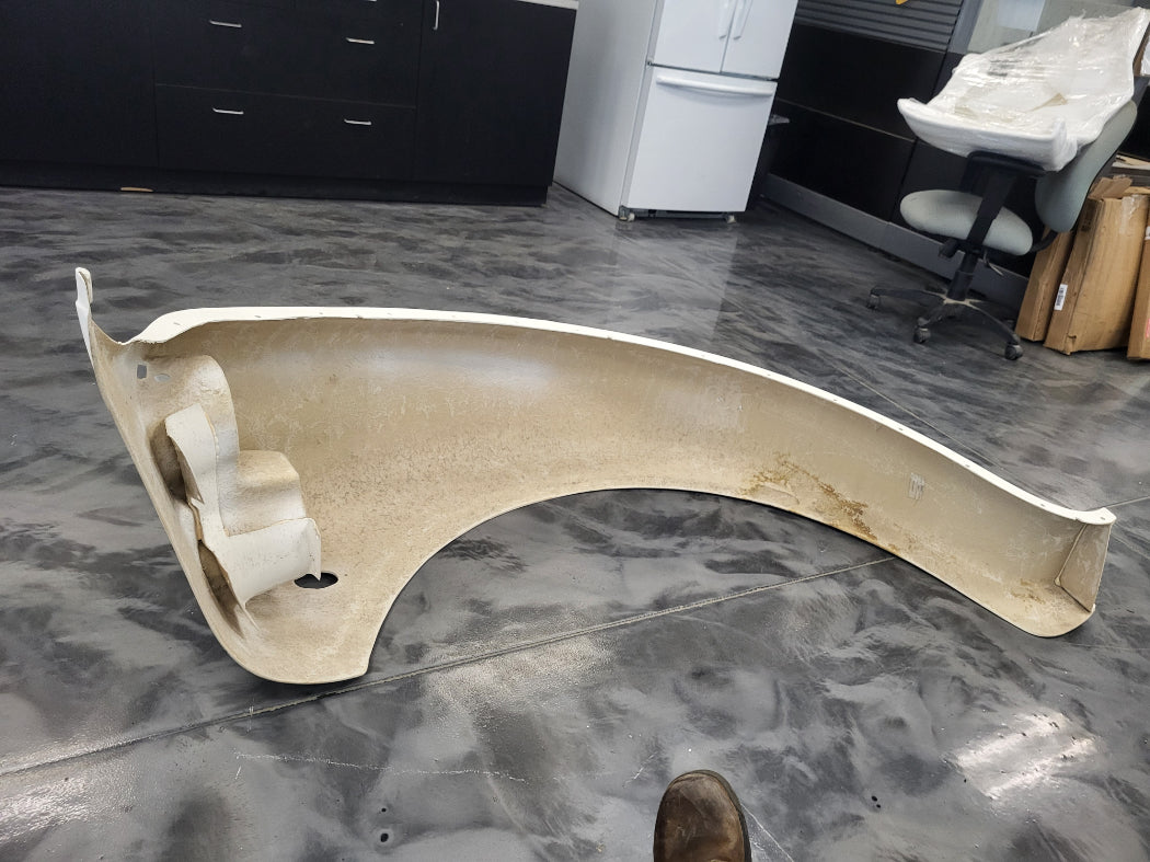 Freightliner Coronado SFA RH Fender