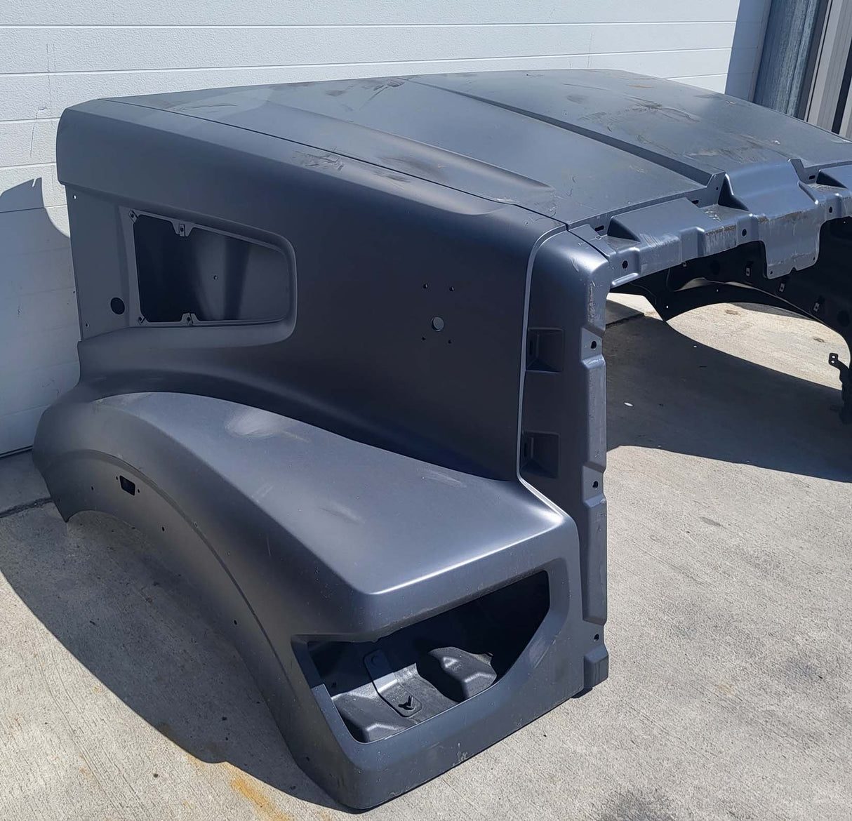 Western Star 47X SFA Hood w/Precleaner, R/L Mirror, Fend. Ext., OEM Take-Off, U2326
