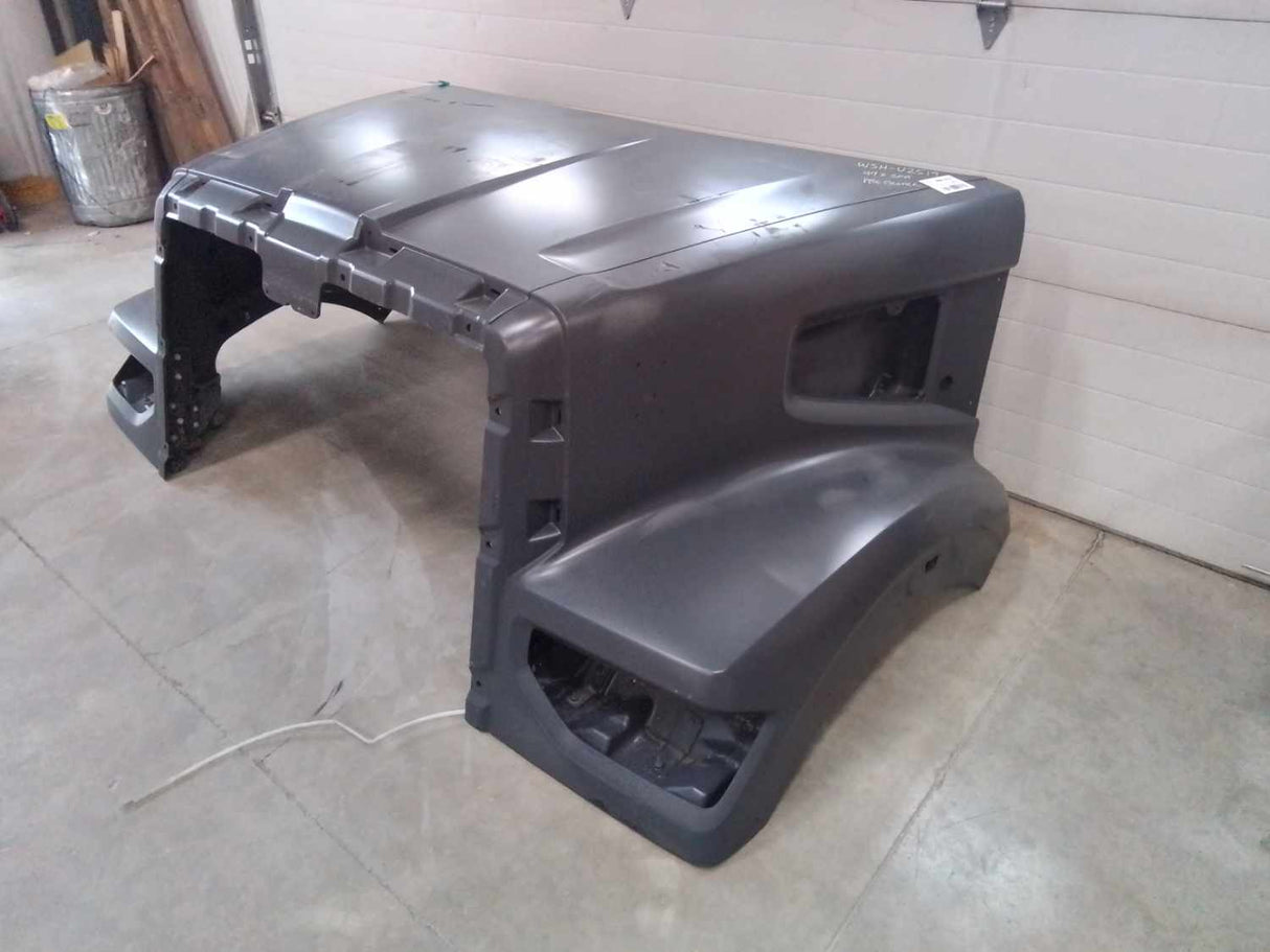 Campana Western Star 47X SFA con prefiltro, espejo R/L, defensa. Ext., despegue OEM, U2326