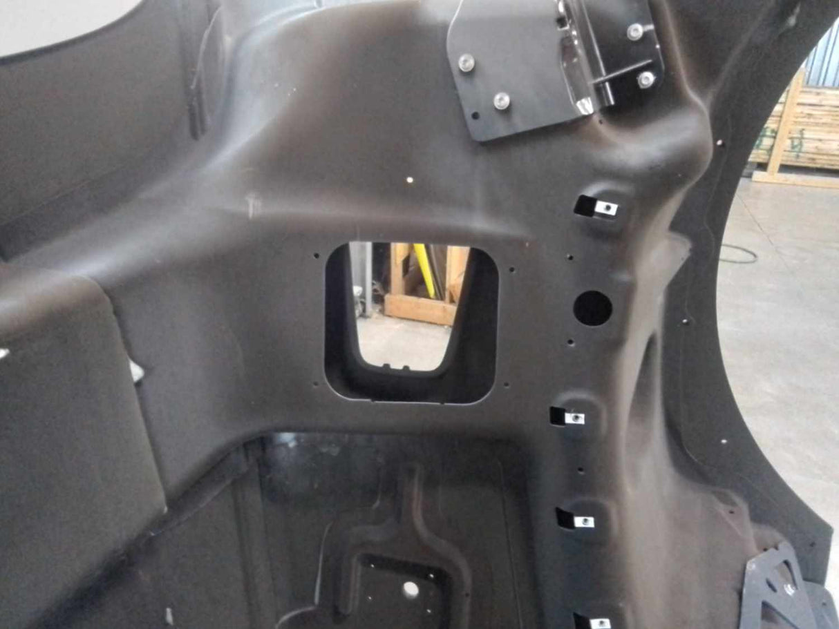 Campana Western Star 47X SFA con prefiltro, espejo R/L, defensa. Ext., despegue OEM, U2326