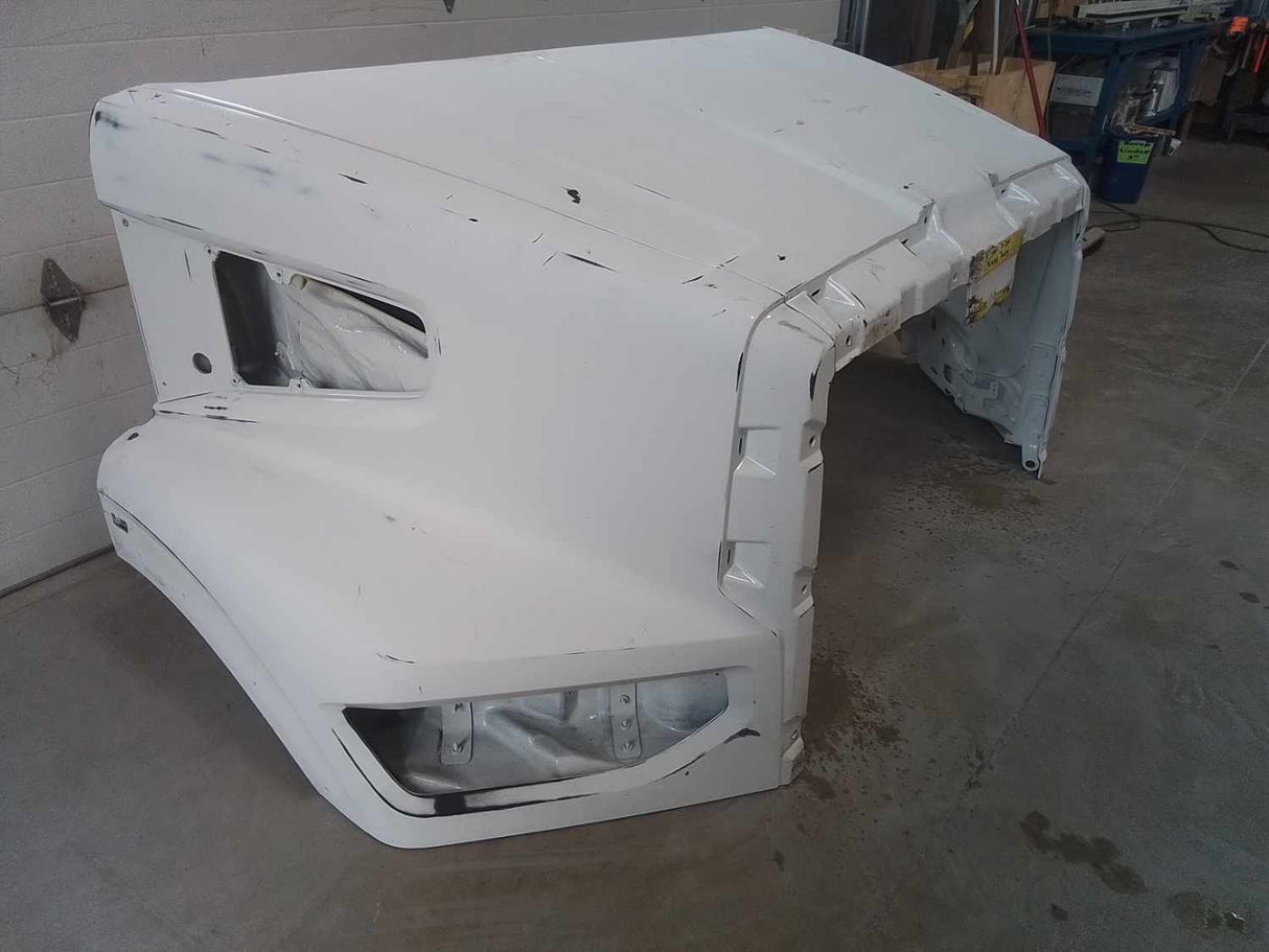 Western Star 47X SBA Hood, Pre-Clean, Fend Ext, OEM Take Off, U2521, A17-21724-024