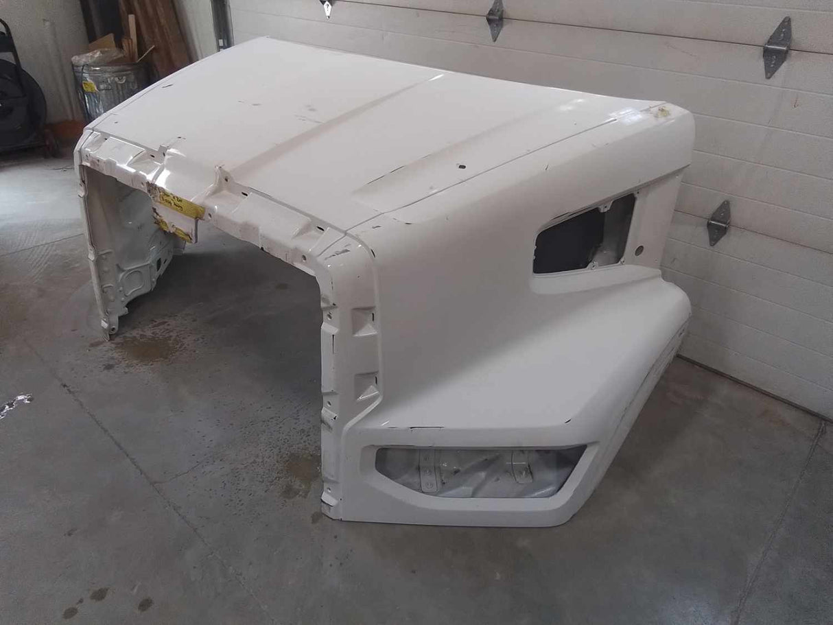 Western Star 47X SBA Hood, Pre-Clean, Fend Ext, OEM Take Off, U2521, A17-21724-024