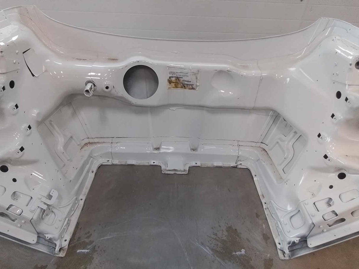 Western Star 47X SBA Hood, Pre-Clean, Fend Ext, OEM Take Off, U2521, A17-21724-024