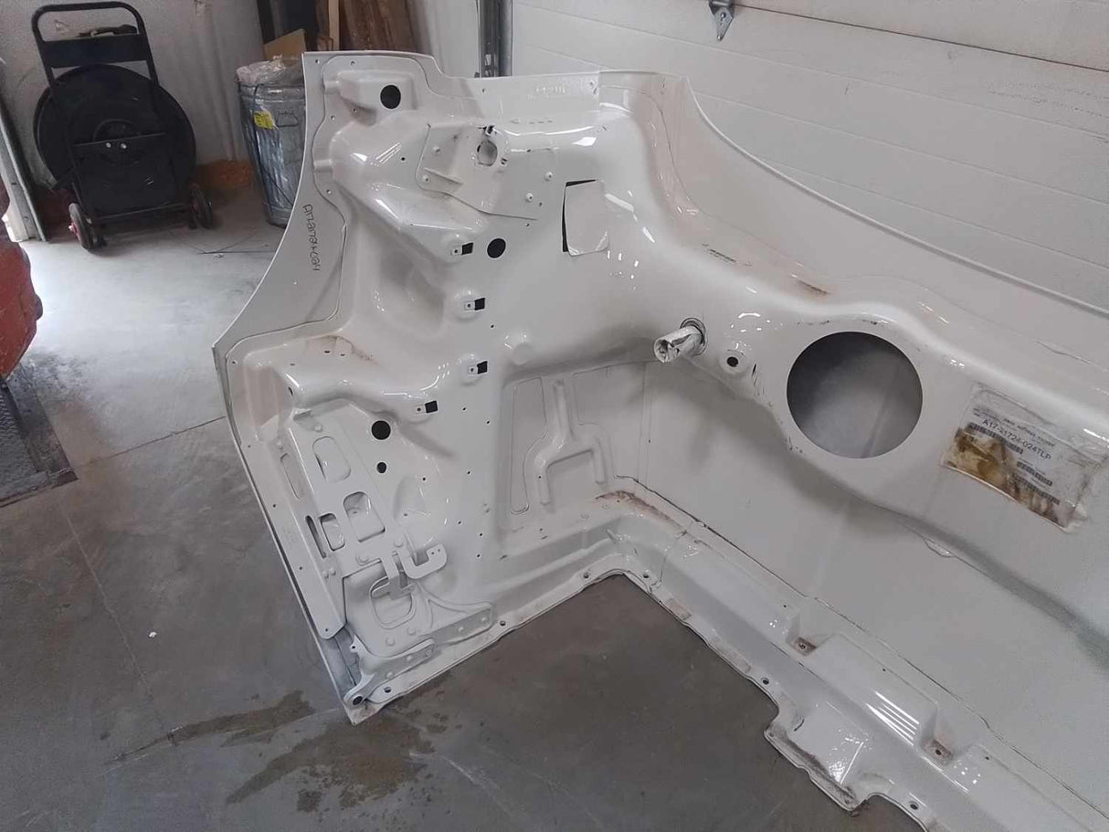 Western Star 47X SBA Hood, Pre-Clean, Fend Ext, OEM Take Off, U2521, A17-21724-024