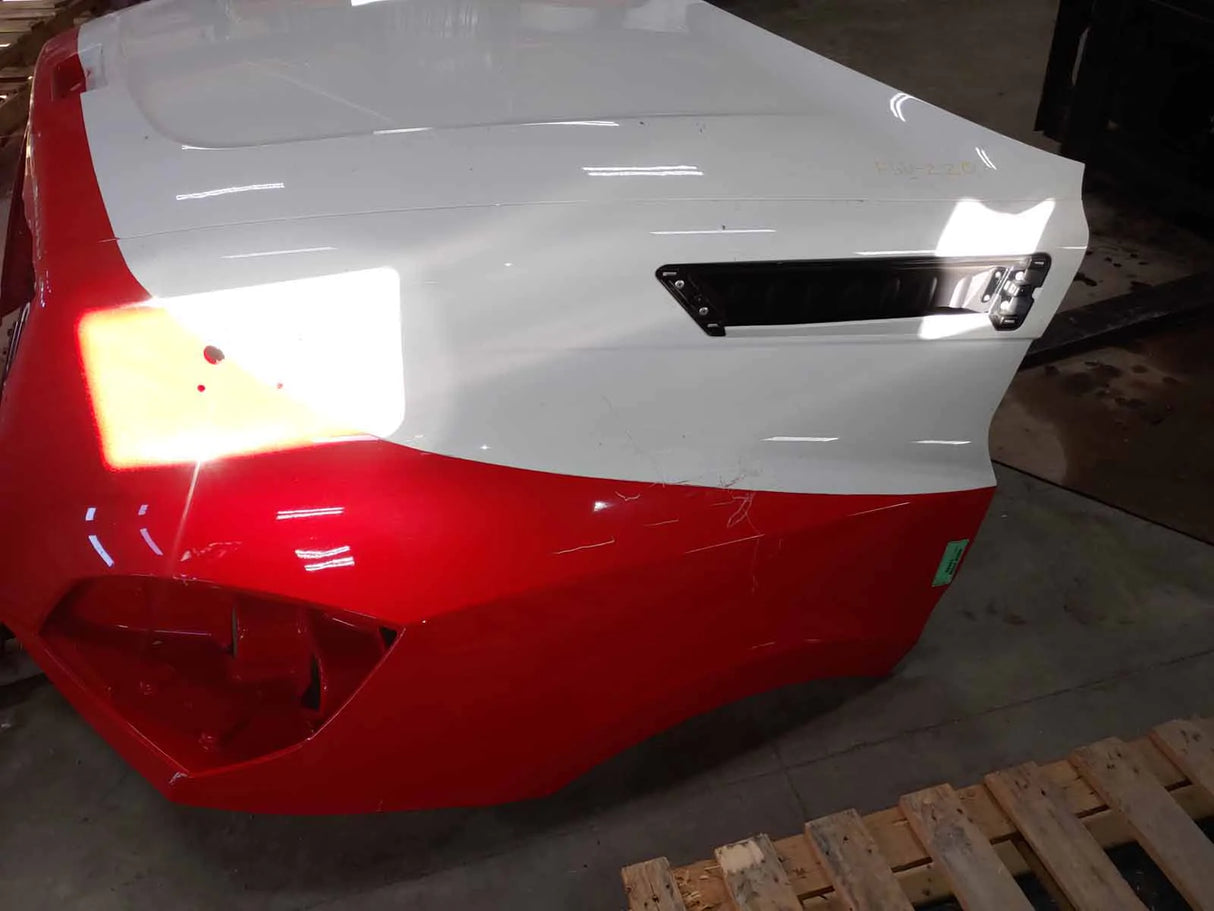 Freightliner Cascadia 126BBC Hood OEM Cosblem Hood U2208