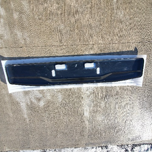 Freightliner 114SD Parachoques OEM negro de acero con imperfecciones *Defecto cosmético