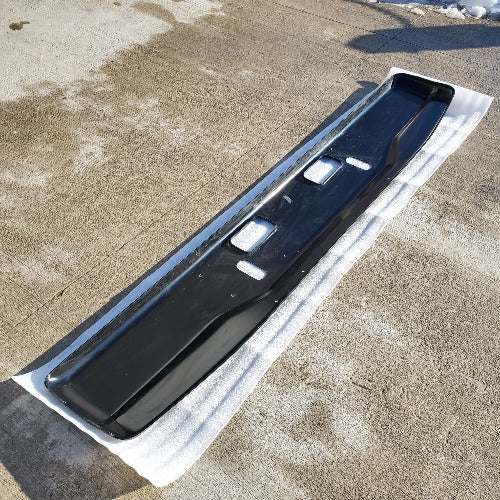 Freightliner 114SD Parachoques OEM negro de acero con imperfecciones *Defecto cosmético