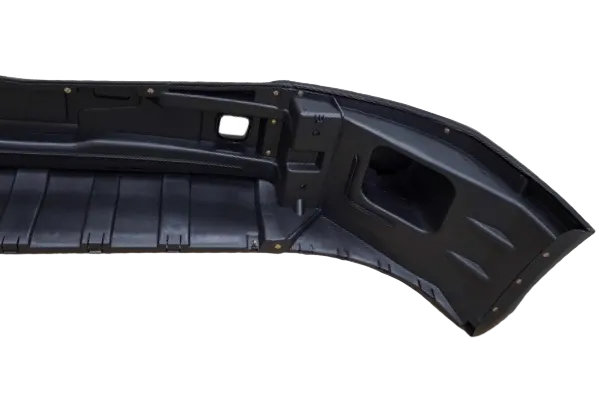 Pete 579 3 piece plastic bumper without fog lights.