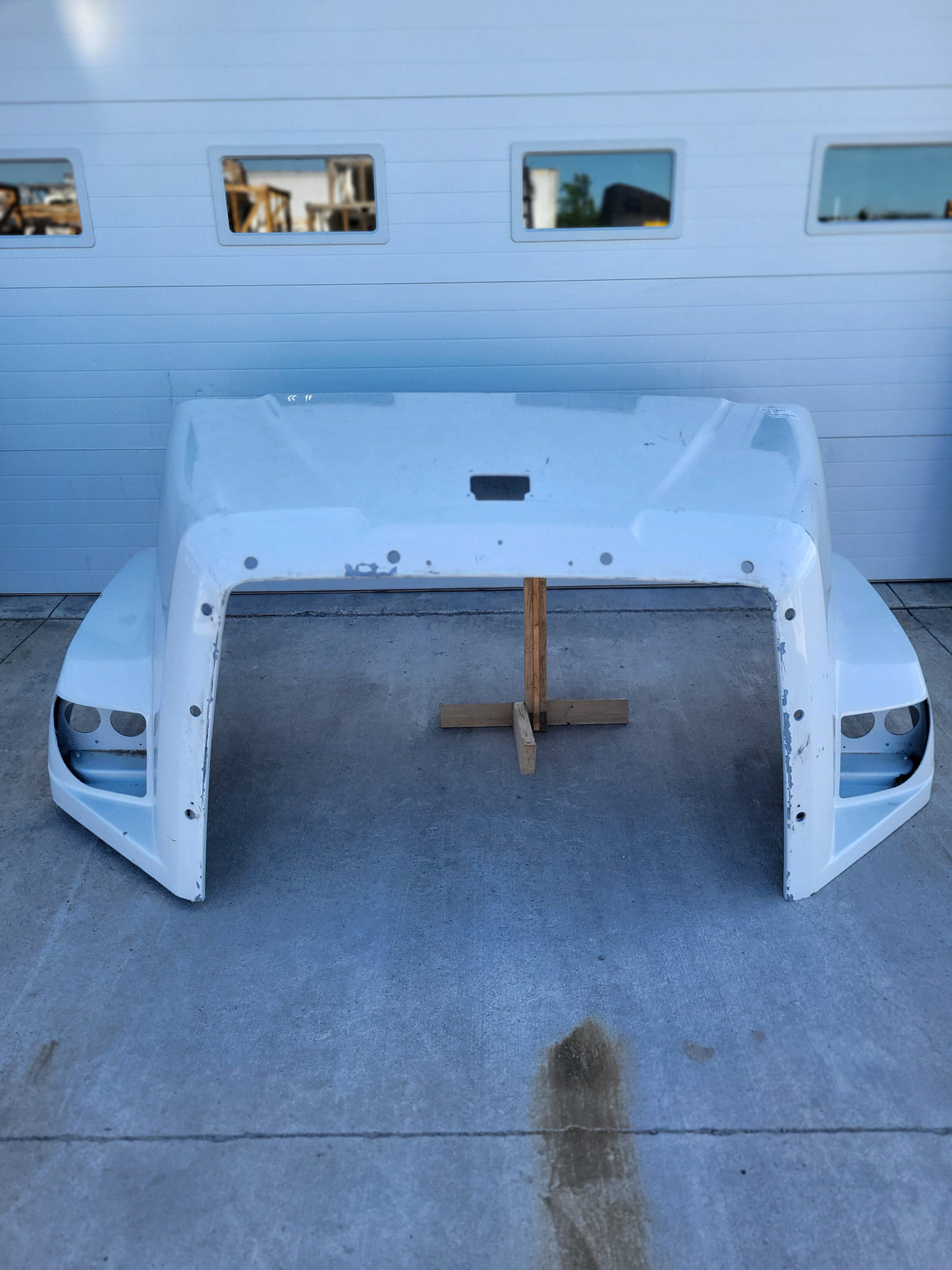 Freightliner 108SD SBA Hood, Drilled Nose | A17-19164-000 & Z17-20426-010