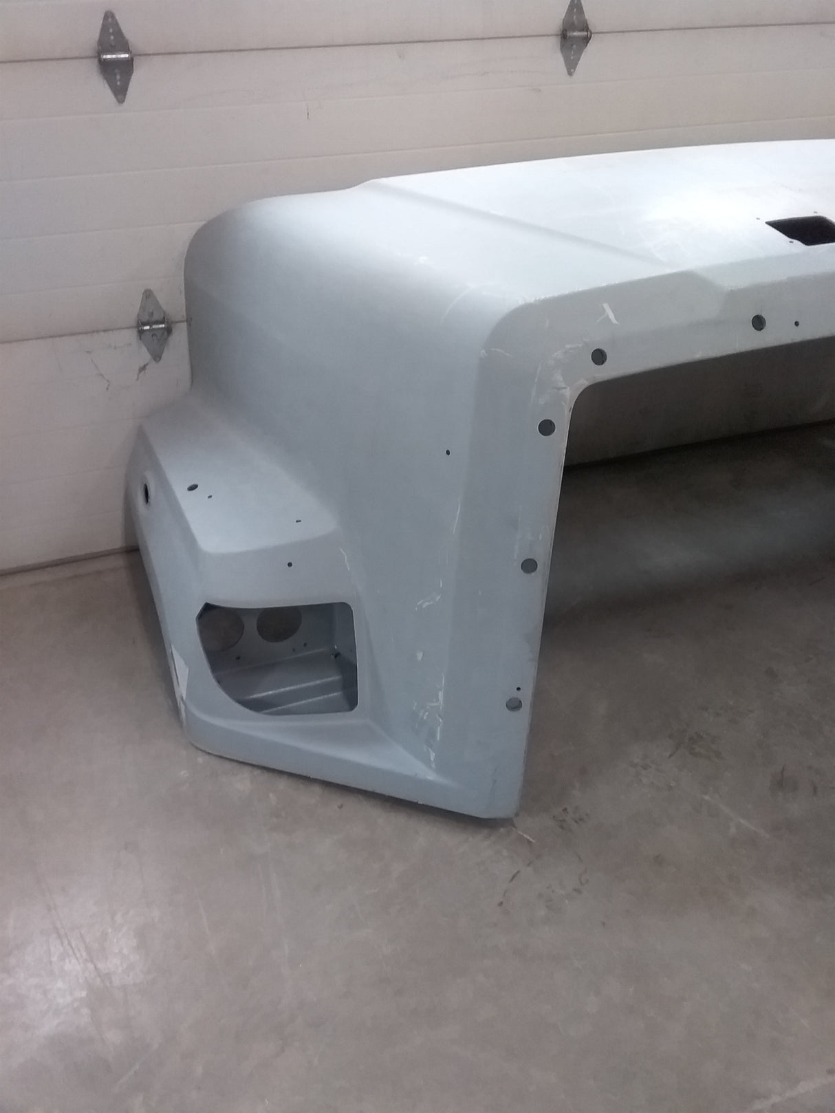Freightliner 108SD SBA Hood, Pre-cleaner, Drilled Nose and Fender | Z17-20426-010