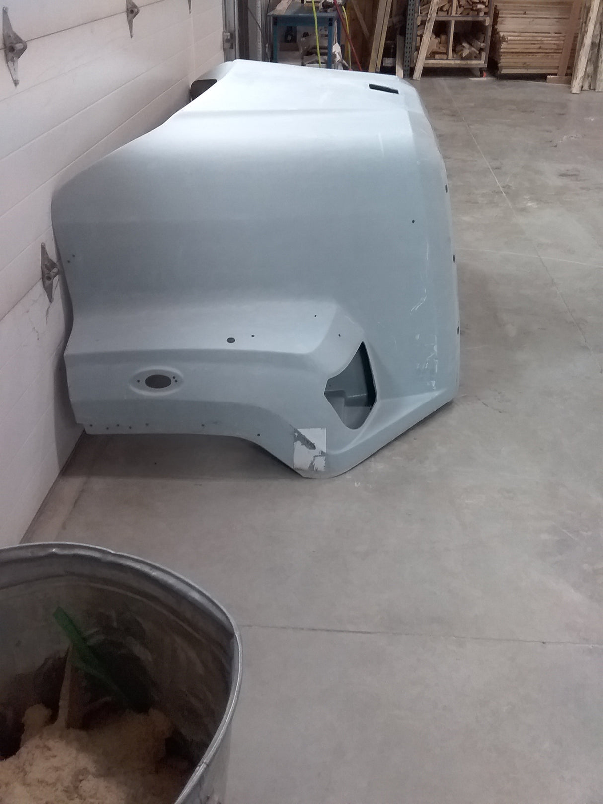 Freightliner 108SD SBA Hood, Pre-cleaner, Drilled Nose and Fender | Z17-20426-010
