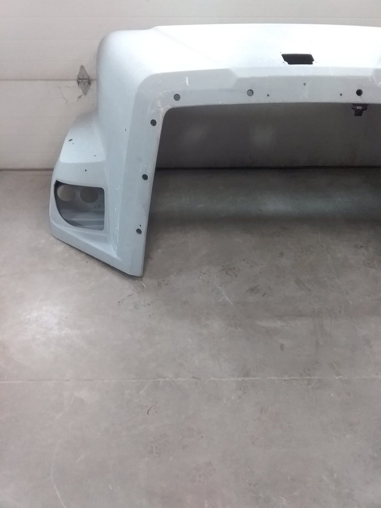Freightliner 108SD SBA Hood, Pre-cleaner, Drilled Nose and Fender | Z17-20426-010
