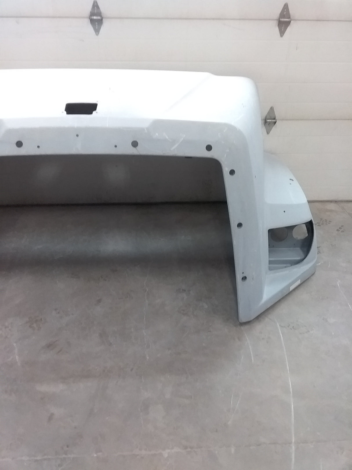 Freightliner 108SD SBA Hood, Pre-cleaner, Drilled Nose and Fender | Z17-20426-010