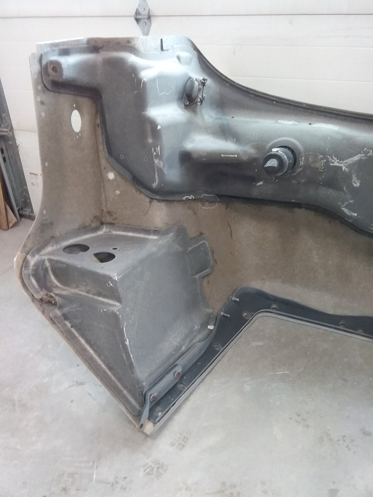 Freightliner 108SD SBA Hood, Pre-cleaner, Drilled Nose and Fender | Z17-20426-010