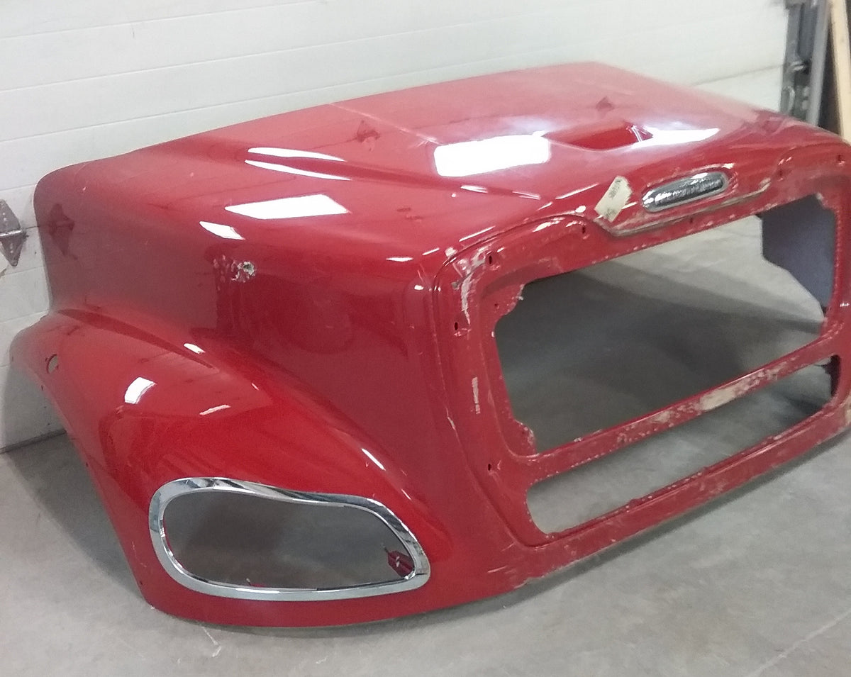 Freightliner M2 112 w/Drilled Fenders & Bezel Notches,  U2611, A17-18200-034