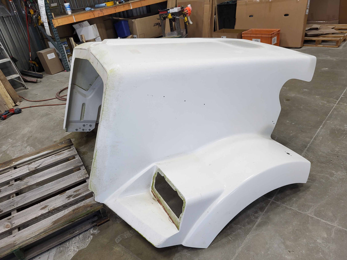 Kenworth T800 Split Fender Hood, Cosblem, w/Air Breather Cutouts 2007 & Newer