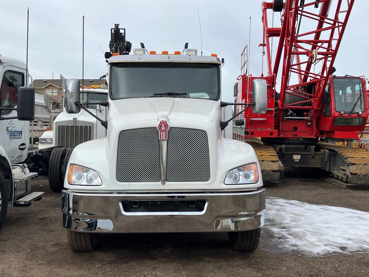 Parachoques de acero cromado Kenworth T-270 y T-370 de 16"