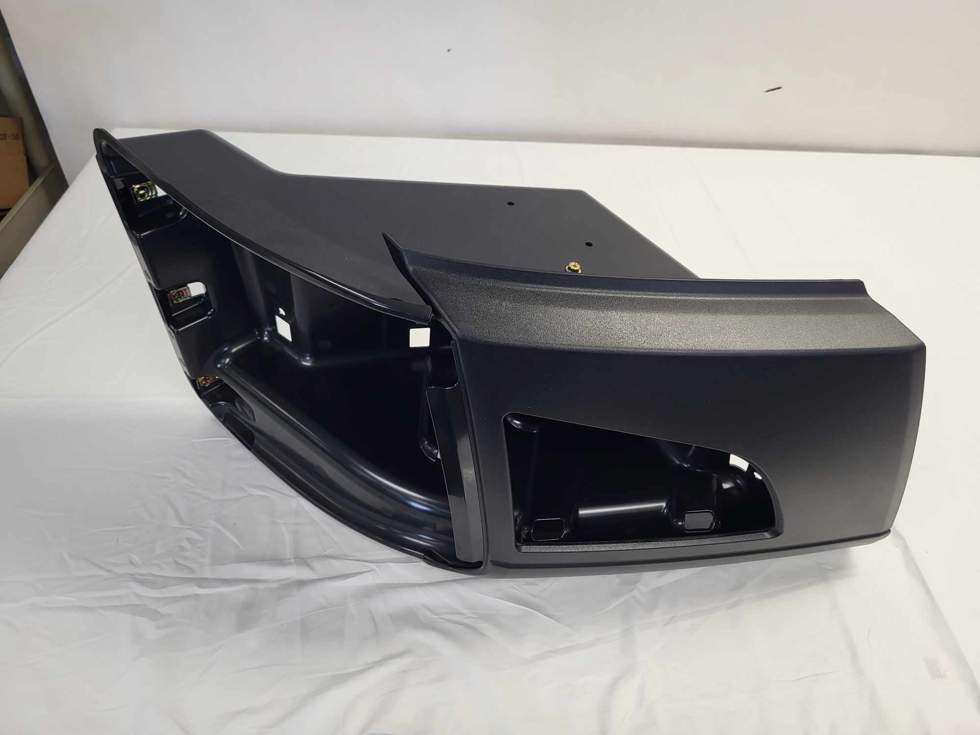 トラックバンパー Plastic Bumper Reinforcement w/ Fogs for Volvo VNL Gen 3 | Pass