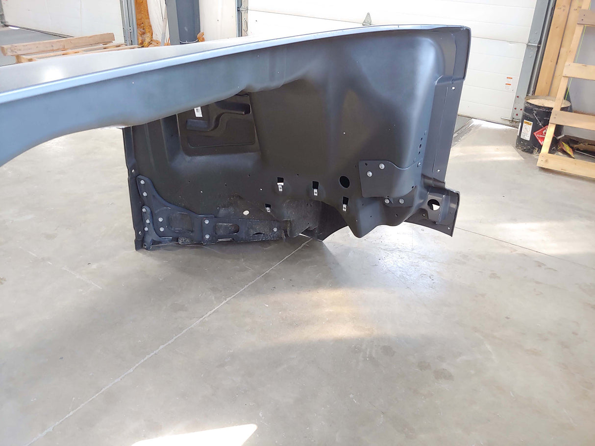 Western Star 47X Set Back Axle, OEM Take-off Hood.