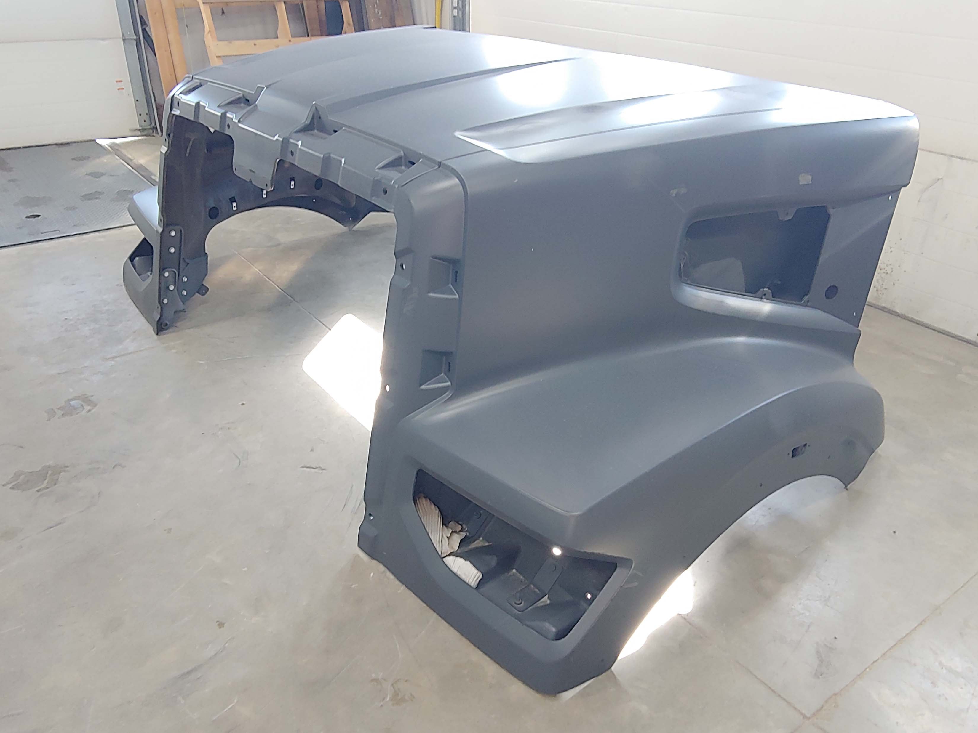 Western Star 47X SFA Hood Pre-clean,OEM Take-Off, U2413, A17-21722-024