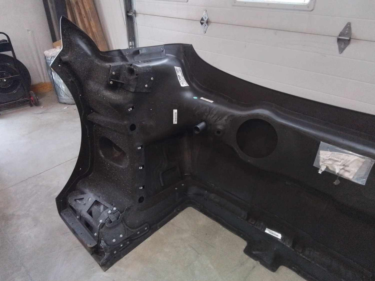 Campana Western Star 47X SFA con prelimpiador, espejo R/L, defensa. Ext., despegue OEM, U2318