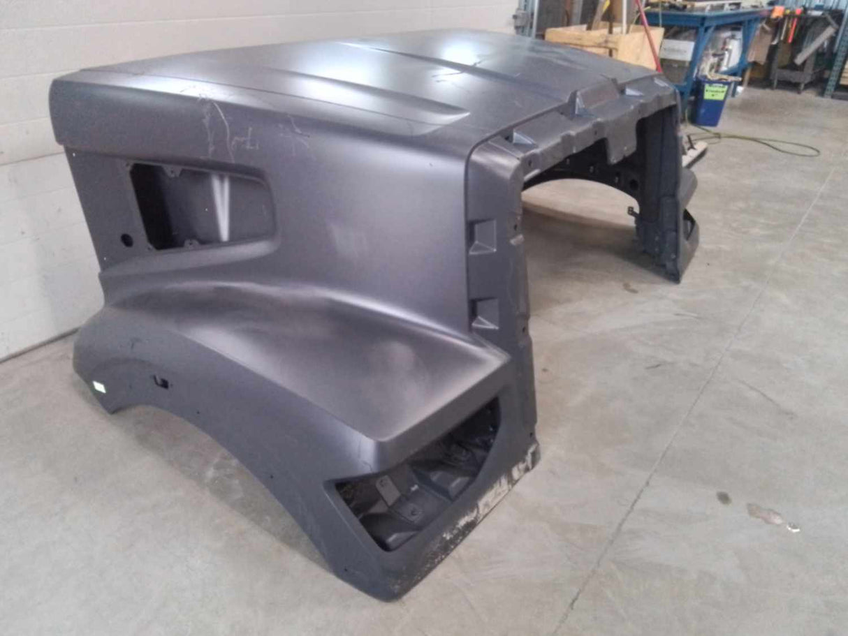 Campana Western Star 47X SFA con prelimpiador, espejo R/L, defensa. Ext., despegue OEM, U2318