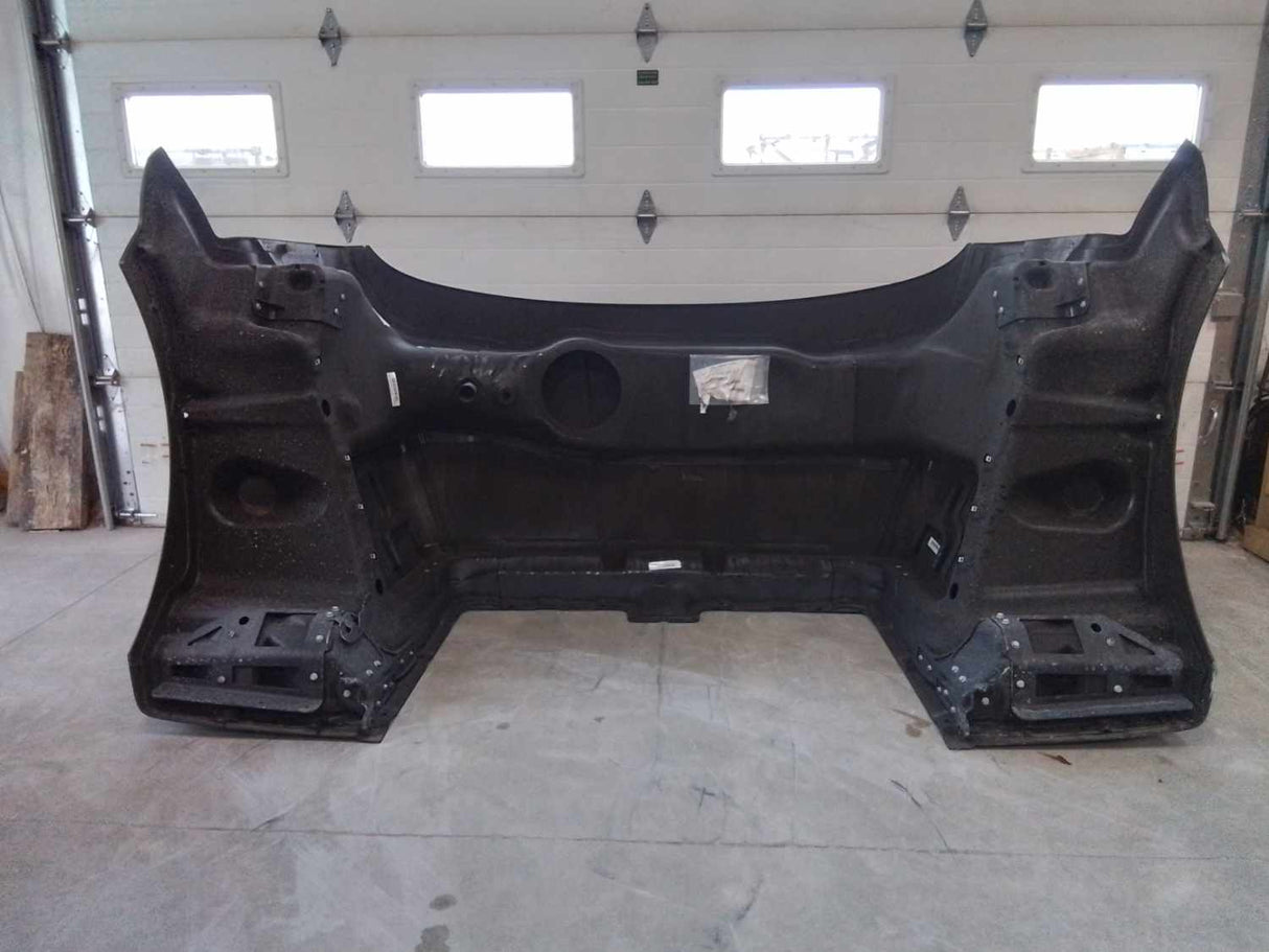 Campana Western Star 47X SFA con prelimpiador, espejo R/L, defensa. Ext., despegue OEM, U2318
