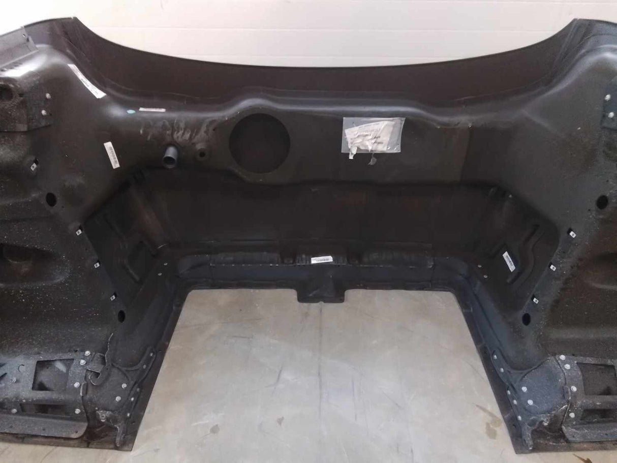 Campana Western Star 47X SFA con prelimpiador, espejo R/L, defensa. Ext., despegue OEM, U2318