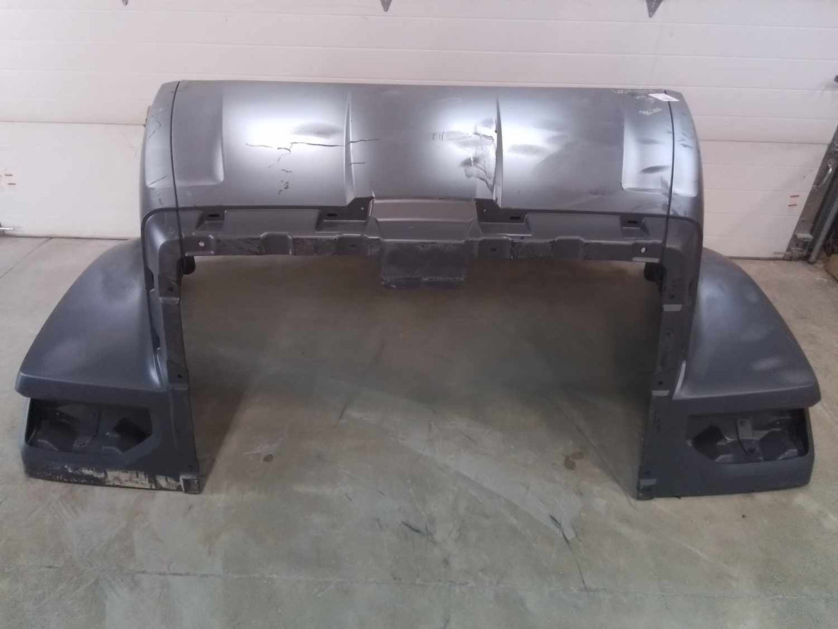 Campana Western Star 47X SFA con prelimpiador, espejo R/L, defensa. Ext., despegue OEM, U2318