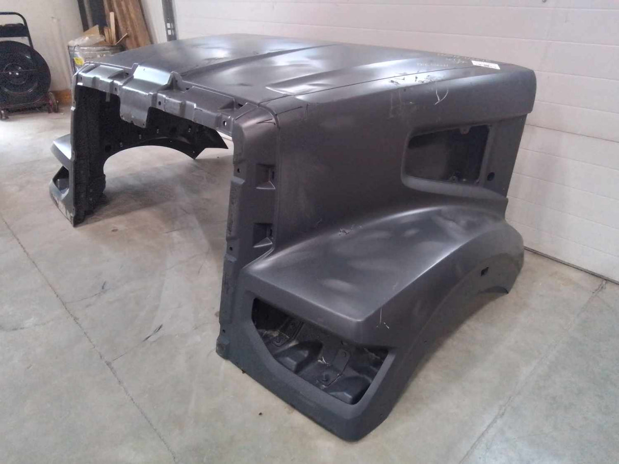 Campana Western Star 47X SFA con prelimpiador, espejo R/L, defensa. Ext., despegue OEM, U2318