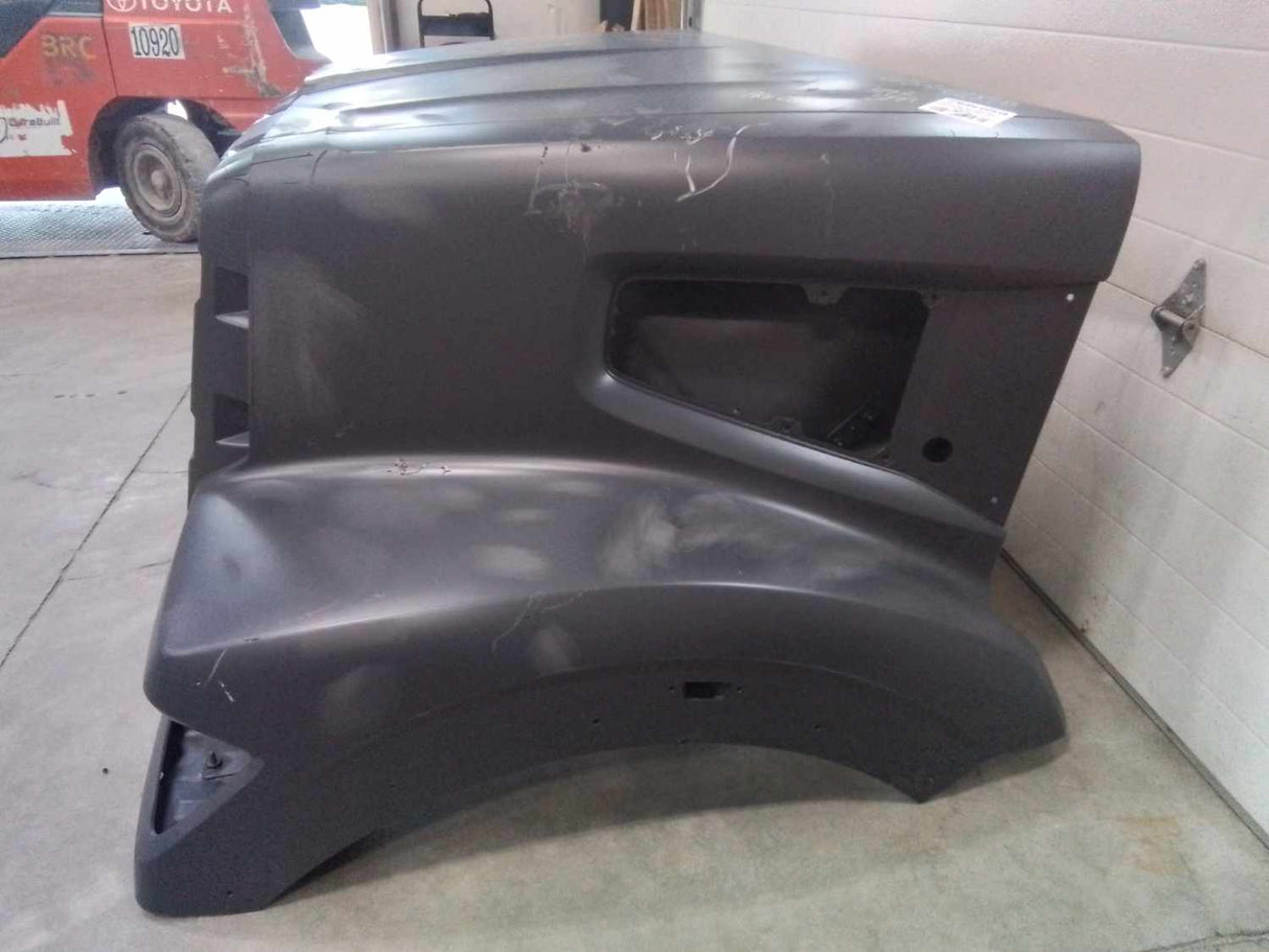 Campana Western Star 47X SFA con prelimpiador, espejo R/L, defensa. Ext., despegue OEM, U2318