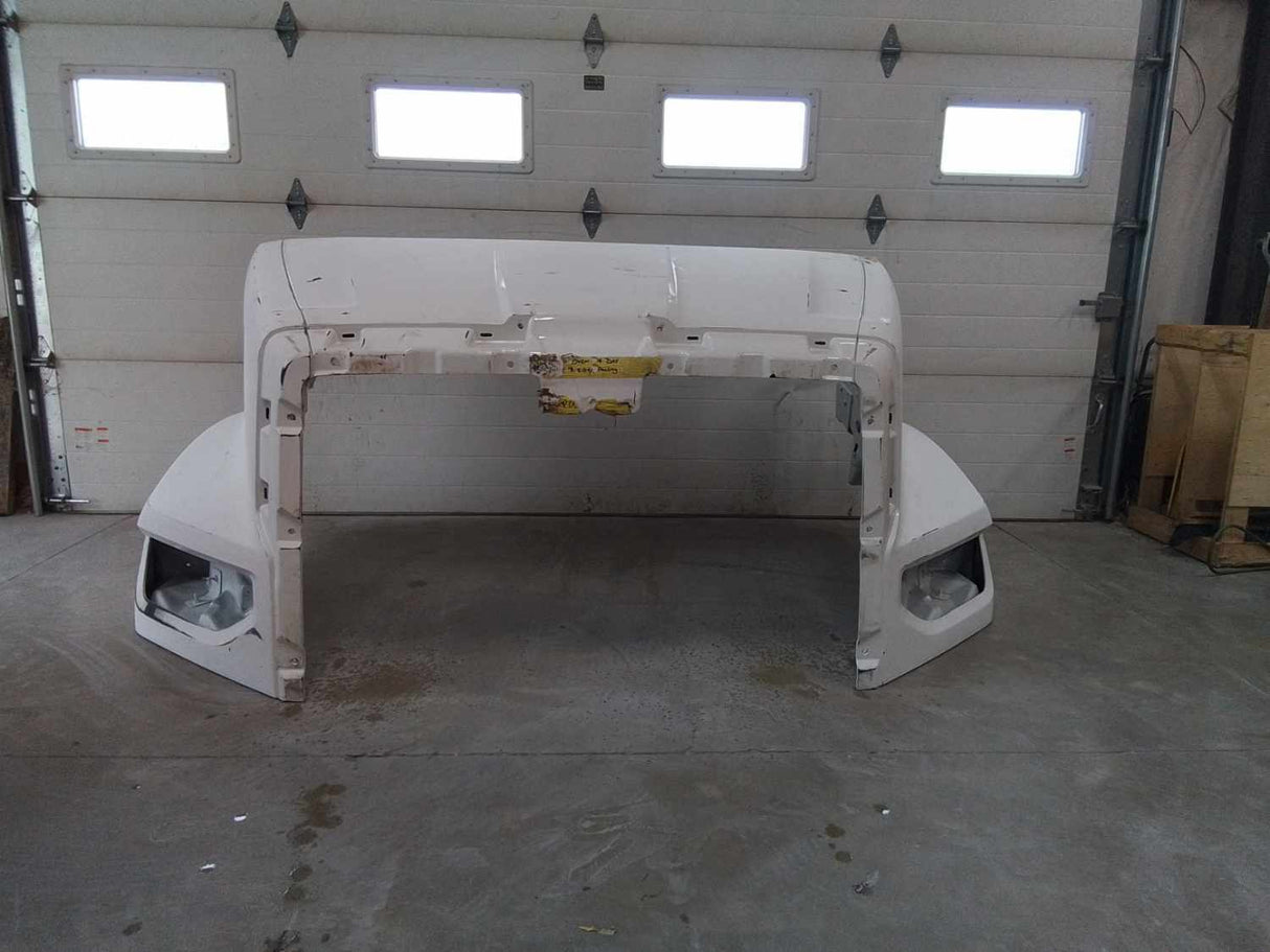 Western Star 47X SBA Hood, Pre-Clean, Fend Ext, OEM Take Off, U2521, A17-21724-024