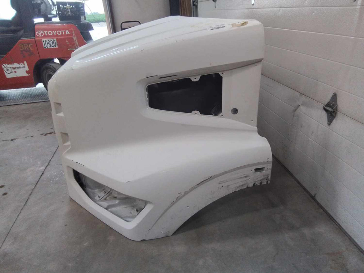 Western Star 47X SBA Hood, Pre-Clean, Fend Ext, OEM Take Off, U2521, A17-21724-024