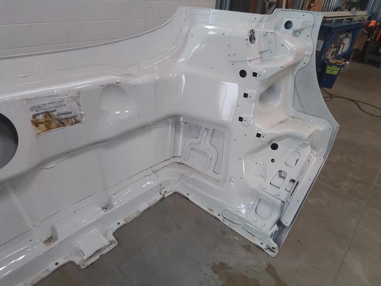 Western Star 47X SBA Hood, Pre-Clean, Fend Ext, OEM Take Off, U2521, A17-21724-024