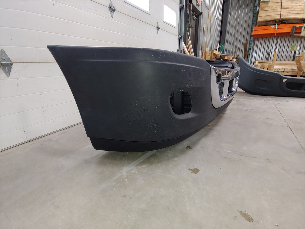Freightliner Cascadia OEM Bumper Cosblem Take off w/ fogs